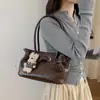 Viaje Cotidiano Cuero Aceitoso con Sensación de Cera Otoño Nuevo Estilo Temperamento 2026 Bolso Tote Popular para Mujer Estilo Coreano Hombro Único Gran Capacidad