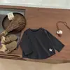 Estilo Versátil y Versátil ~ Camisetas de Manga Larga para Niños y Niñas Primavera y Otoño 2025 Nueva Coreana Bebé Cuello Redondo Suave Cera Camiseta Básica