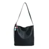 Bolso tejido para mujer, bolso tipo cubo de moda, nuevo bolso de axila de nicho moderno 2026, bolso pequeño de un solo hombro cruzado con textura vintage