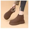 Botas Martin de sola grossa, que aumentam a altura, para mulheres, novo estilo de inverno 2026, forradas com fleece para aquecimento, botinhas estilo britânico, adequadas para mulheres baixinhas, com solas macias e antiderrapantes