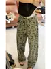 Jeans retro americanos con camuflaje y tachuelas para mujer, principios de otoño de 2026, estilo callejero, diseño moderno y genial, pantalones de pierna ancha hasta el suelo