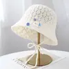Sombrero de pescador tejido dulce y lindo con cordones para todas las estaciones, protección solar, sombrero de cubo casual versátil con correa de dibujos animados calado