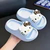 Chinelos Infantis para Meninas Verão 2026 Novo Hello Kitty Meninas Internos Antiderrapantes Sanrio Chinelos de Banho para Bebê