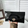 Bolsa quadrada pequena retrô de alta qualidade estilo coreano para mulheres, nova coleção outono 2026, design de nicho, carteira de couro patente, bolsa de noite