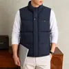 Colete masculino de algodão, coleção outono/inverno 2026, gola alta, design com zíper, acolchoado e espesso para aquecimento, adequado para homens jovens e de meia-idade, casual de negócios, peça externa sem mangas
