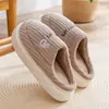 Pantuflas de algodón afelpado para mujer 2026 nuevo modelo invierno para interior antideslizantes cálidas de suela gruesa pantuflas de algodón para pareja para hombre