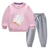 Traje de suéter para niños otoño e invierno 2023 estilo occidental nuevo traje cálido de invierno acolchado de terciopelo de manga larga para niños grandes