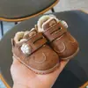 Novos Sapatos de Algodão de Inverno Sapatos Caminhantes Infantis Sola Macia para Bebê Sapatos para Recém-Nascidos 0-1 Ano Sapatos Estáveis para Meninos e Meninas
