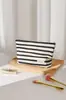 Bolsa de Maquiagem de Tecido Color-Blocking Simples e Artística, Bolsa de Armazenamento Portátil para Skincare de Viagem com Zíper, Bolsa de Mão, Bolsa Almofada