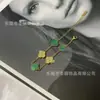 Popular Pulsera de Cinco Flores de Oro y Diamantes de 13 mm para Mujer, 18K que No se Desvanece, Gama Alta, Moderna, Simple, Estilo Versátil, Venta al por Mayor de Fábrica