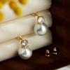 Nicho Estilo Francês Ins Brincos de Pérolas Pequeno Bulbo Redondo Brincos de Princesa Leve Luxo High-end Estilo Hong Kong Brincos Vintage