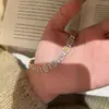 Pulsera Geométrica Dorada de Diamantes Fresca de Verano, Lujo Ligero, Sensación de Alta Gama, Pulsera Versátil para Mujer, Accesorio de Mano Simple y Versátil