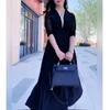 9226 Da Ai Mei Yi Yuan 2026 Nuevo Vestido de Verano Negro Holgado de Longitud Media Adelgazante Moderno Vestido para Mujer