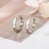 Pequeño círculo luz lujo simple nicho diseño hebilla de oreja femenina exquisito anillo de oreja corte aretes hexagonales Alto sentido