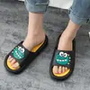 En stock Zapatillas de Fondo Grueso para Engrosar el Cabello Rápidamente Calzado de Exterior para Hombre Dibujos Animados Lindos Novedad Zapatillas Antideslizantes de Fondo Grueso de Moda para Pareja para Interior y Exterior
