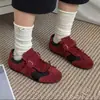 Zapatos de entrenamiento alemanes de cuero suave con diseño de suela plana y velcro mágico, zapatillas deportivas casuales de gamuza para mujer de otoño con puntera redonda y bloques de color