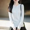 Camiseta de manga larga con cuello Henley simple para mujer, nuevo top de punto suave, corte ajustado, pieza básica versátil para capas