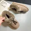 Ante 2026 Bota Corta Cálida Botas de Nieve Mujer Pollo Pequeño Estilo Nuevo Botas de Nieve Botas de Algodón Borlas de Piel Amarillo Fondo Plano Invierno