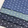 Tecido Jacquard Quadrado Pequeno em Sarja Lavada para Calças, Jaquetas, Saias, Bolsas, Tecido para Vestuário Fabricante Atacado
