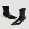 Botines de gamuza ajustados estilo europeo y americano para mujer al por mayor, nueva colección otoño/invierno 2026, botines sencillos, color café, con tacón fino