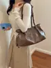 Otoño 2026 Bolsas Retro Nuevas para Mujer Bolso Tote con Letras Gran Capacidad de un Solo Hombro Portátil para Debajo del Brazo Bolsas para Mujer al por Mayor