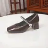 Zapatos Mary Jane de punta cuadrada para mujer, nuevo estilo primavera-verano 2026, tacones altos versátiles con pedrería y suelas gruesas, zapatos populares para combinar con faldas