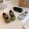 Sapatos casuais femininos estilo coreano, com bico dividido falso em couro, Mary Janes com tira cruzada para primavera e outono, sapatos baixos casuais estilo balé