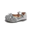 Elegantes zapatos Mary Jane brillantes con lazo para niñas, nuevo estilo dulce de princesa, modernos zapatos pequeños de piel para el uso diario del bebé