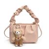 Menina Bonita Carregando uma Bolsa Quadrada Pequena Verão 2025 Novo Estilo Coreano Moda de Alto Nível Bolsa de Ombro Bolsa Feminina de Alto Nível