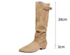 Botas de Mujer en Stock~Botas Largas Atmosféricas Otoño/Invierno Punta Fina Gamuza Arrugadas Hebilla Tacón Bajo Botas de Caballero Estilo Western