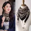 Bufanda Cuadrada Pequeña de Moda y Elegante, Bufanda de Algodón y Seda Estilo Coreano con Cierre Magnético, Bufanda Versátil para el Cuello, Protector Delgado para el Cuello, Sensación de Alta Gama, Bufanda Pequeña