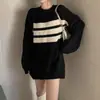 Vestido de tricô listrado casual para mulheres, novo para outono e inverno, de caimento solto, emagrecedor, comprimento médio, suéter gola alta, camada base