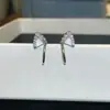 Ear Cuff de Design Nicho de Luxo Leve para Mulheres Sem Piercings, Brincos Borboleta Estrela de Luxo Leve, Brincos Modernos Estilo Ins