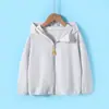 26 Nuevo Verano Niños Chaqueta con Capucha y Cremallera con Sensación a Hielo Protector Solar para Niños y Niñas, Color Sólido Transpirable Abrigo para la Piel
