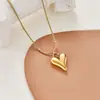Acero de Titanio Completo Transfronterizo Más Vendido Diseño de Nicho Cadena de Hueso de Serpiente Perlada con Colgante de Corazón Puntiagudo Moda Tendencia Venta Directa del Fabricante