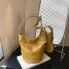 Moda Minimalista Transfronteiriça com Toque de Luxo, Nova Coleção Primavera/Verão 2026 Feminina, Design Exclusivo de Nicho, Bolsa de Ombro Único para Axila Estilo Balde