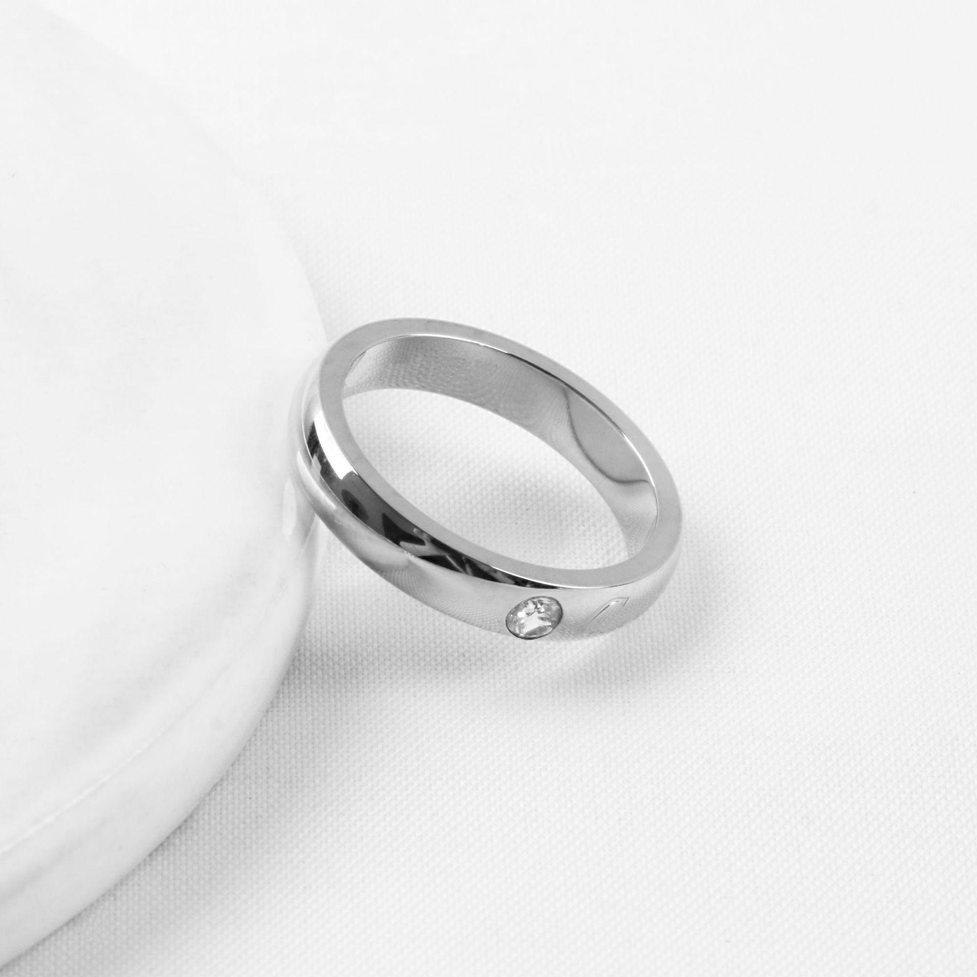 卡家带钻钛钢戒指