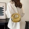 Bolsa Pequena Elegante de Acrílico Dourado Caixa para Banquete Cor Doce Ovos de Ganso Nuvens Concha Transversal Mão