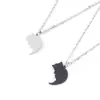 Collar cruzado para hombre Europa y Estados Unidos diseño de gato blanco y negro de dibujos animados colgante de acero inoxidable joyería linda para pareja venta al por mayor mujeres