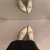 Sapatilhas Femininas Bico Fino Boca Rasa Estilo Francês 2026 Primavera e Outono Mori Girl Retro Camurça Slip-On Mocassins de Solado Macio