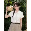 Camisa de oficina de manga corta color beige claro "Summer's Light Letter" para mujer, top de diseño francés para el verano para ir al trabajo