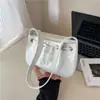 Bolsa Quadrada Pequena da Moda para Mulheres, Couro PU, Decoração Única com Cordão, Design de Nicho, Bolsa de Ombro Versátil e Fashion para Mulheres