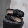 Mocassins de Couro de Bezerro de Primeira Camada para Mulheres, Novo Estilo Outono e Inverno, Couro Genuíno por Dentro e por Fora, Bico Redondo, Salto Médio Grosso, Sapatilhas Baixas para Mulheres