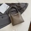 Bolsas Retrô de Nicho da Moda para Mulheres Inverno 2025 Nova Bolsa Transversal Casual Estilosa Bolsa de Mão de Alto Valor Bolsa Saco