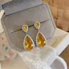 Pendientes de Gota de Agua de Zirconia de Lujo Ligero Estilo Palacio, Pendientes Exquisitos y de Alta Gama para Mujer, Versátiles y de Diseño Único