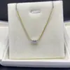 Pingente de colar de moissanita de aço titânio de corpo inteiro, diamante quadrado pequeno de quatro garras, corrente de clavícula, corrente de pescoço simples de um único diamante para mulheres, presente