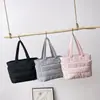 Nova Bolsa Tote Simples Estilo Comércio Exterior para Mulheres, Bolsa de Mão Grande Capacidade para o Dia a Dia, Bolsa de Ombro Leve em Tecido de Nylon para Estudantes Universitários