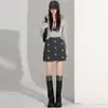 Saia de Lã Bordada com Flores de Comprimento Médio Feminina Outono/Inverno Cintura Alta Emagrecedora Anti-Exposição Justa ao Corpo Mini Saia Evasê