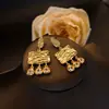 Pendientes colgantes de circonita plisados rectangulares irregulares de lujo ligero de alta gama para mujer, joyería de moda retro con temperamento, venta al por mayor