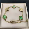 Comercio Exterior Venta Caliente Pulsera de Acero de Titanio con Incrustaciones de Diamantes Trébol de Cuatro Hojas Doble Cara Lujo Ligero Sensación de Alta Gama Joyería Popular de Nicho para Mujeres Fabricante